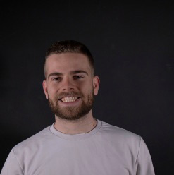 Une photo de moi, Adrien Laithier